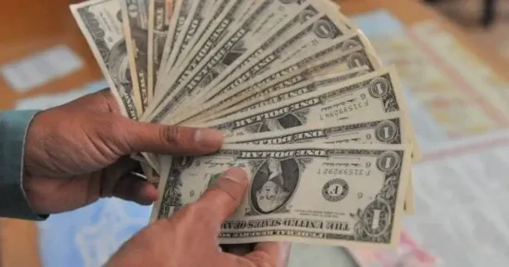 هدوء في سوق الصرف الليلة.. أسعار الدولار في البنوك قبيل تداولات الأحد
