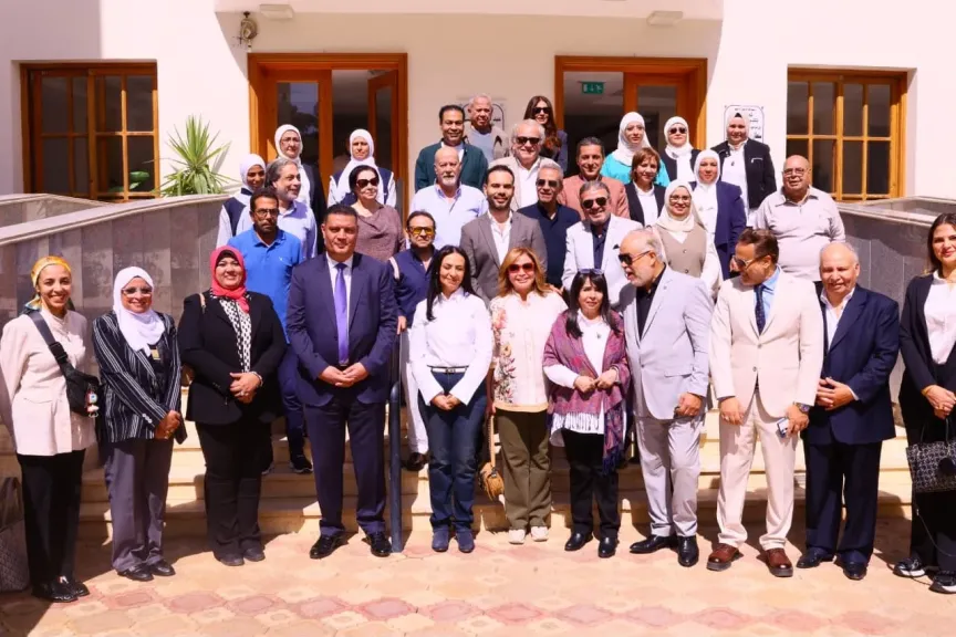 وزيرة التضامن الاجتماعي تتفقد دار إقامة كبار الفنانين بمدينة السادس من أكتوبر بحضور نقيب المهن التمثيلية