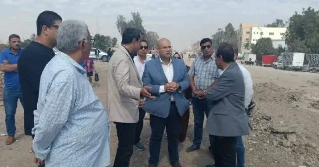 نائب محافظ الجيزة يتفقد أعمال توسعة ورصف طريق المنصورية بأبو النمرس