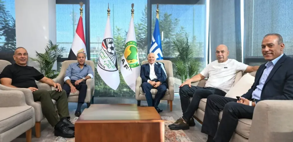 هاني أبو ريدة يستقبل حسام وإبراهيم حسن في حضور الدرندلي