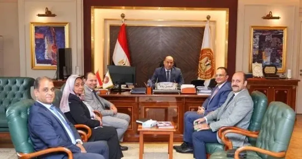 وزير العمل وجامعة الجلالة يبحثان إعداد كوادر شابة مواكبة لمتغيرات السوق