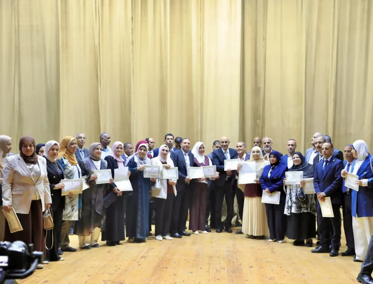 وزير التعليم يكرم مديري المدارس المتميزة تقديرًا لجهودهم ويتعهد بمزايا للمعلمين