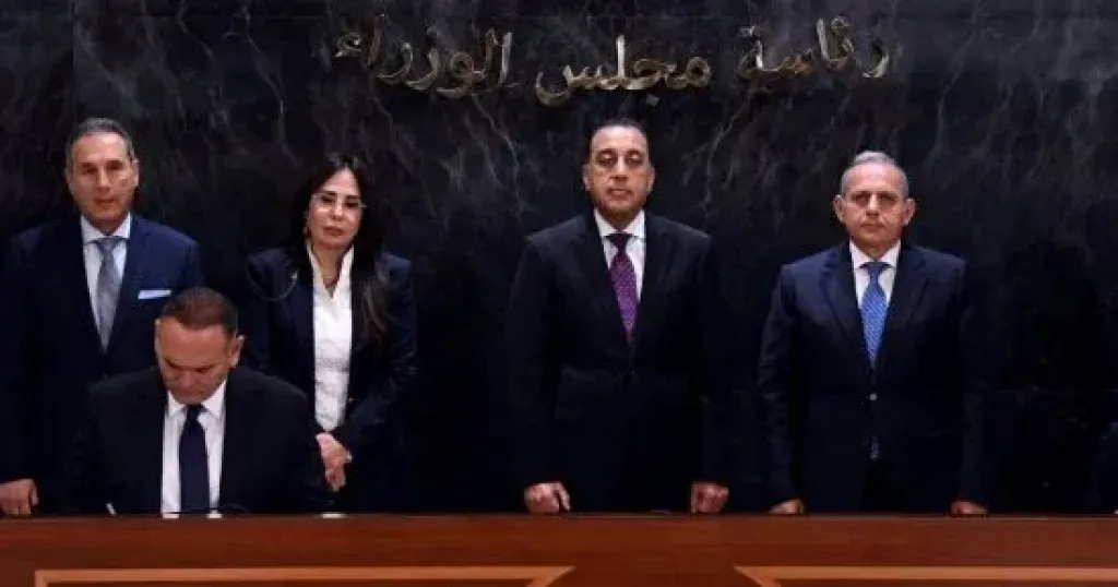 مدبولى يشهد توقيع عقود شراء هايد بارك لقطعة أرض 415 فدانا بمنطقة التوسعات الشرقية