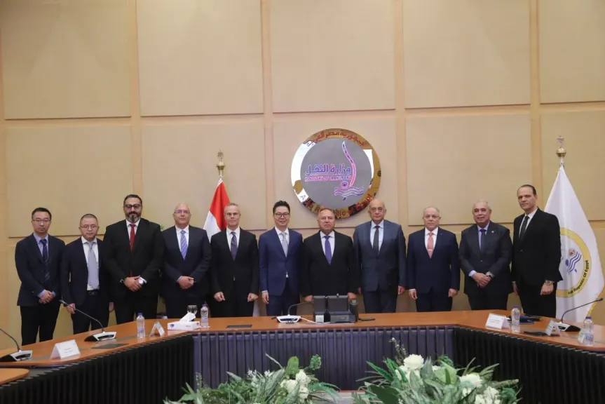 وزير النقل يشهد توقيع مذكرة تفاهم لإنشاء محطة للصب الجاف غير النظيف بميناء المكس