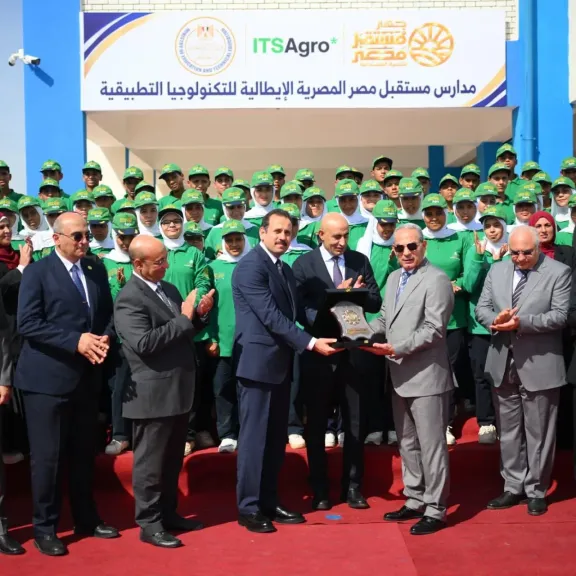 جوله تفقديه لوزير التعليم ومحافظ الإسماعيلية بمدرسة مستقبل مصر الايطاليه للتكنولوجيا التطبيقية