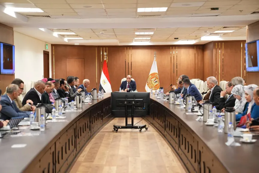 في أولى جلساته بعد التشكيل الجديد.. وزير العمل يترأس اجتماع المجلس الأعلى للتشاور الاجتماعي