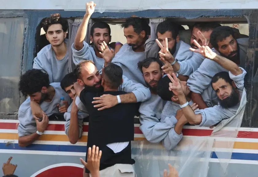 ”ذاكرة الزنازين”.. تسجيلي عن الأسرى الفلسطينيين ودور مصر في صفقة التبادل واستقبال المحررين