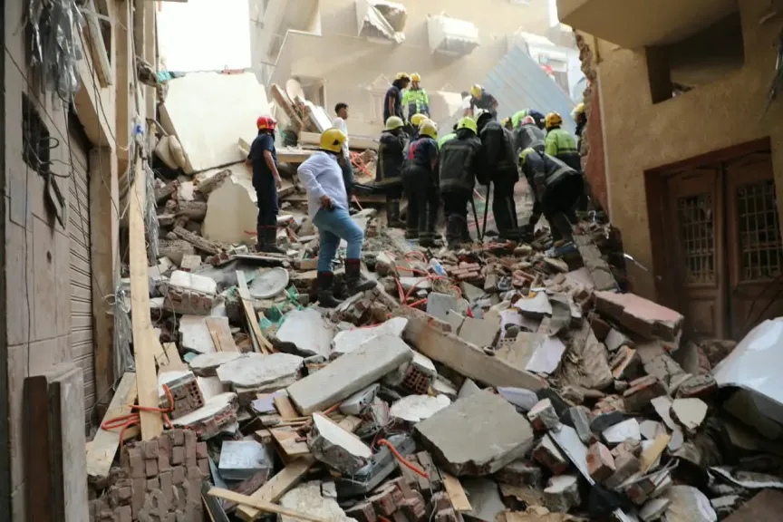 محافظ القاهرة: إنقاذ 6 ناجين من عقار حدائق القبة المنهار وتشكيل لجنة لفحص المباني المجاورة