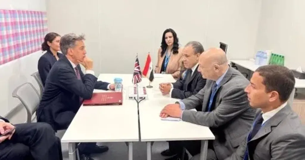وزيرا خارجية مصر وبريطانيا يدعوان إلى وقف الاعتداءات على السعودية فورا