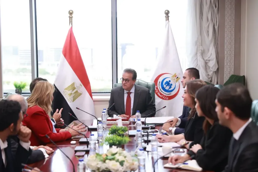 وزير الصحة يبحث مع رئيس اتحاد المستشفيات العربية سبل تعزيز التعاون وتطوير الخدمات الصحية