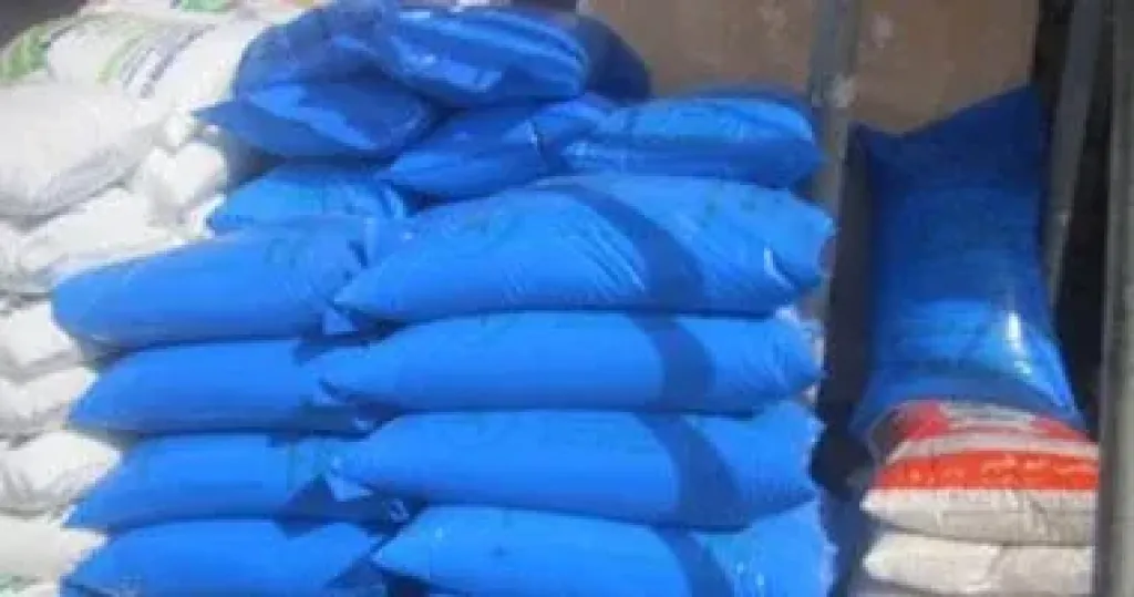 ضبط شخصين بحوزتهما 225 طن أسمدة ومبيدات مجهولة المصدر بالبحيرة