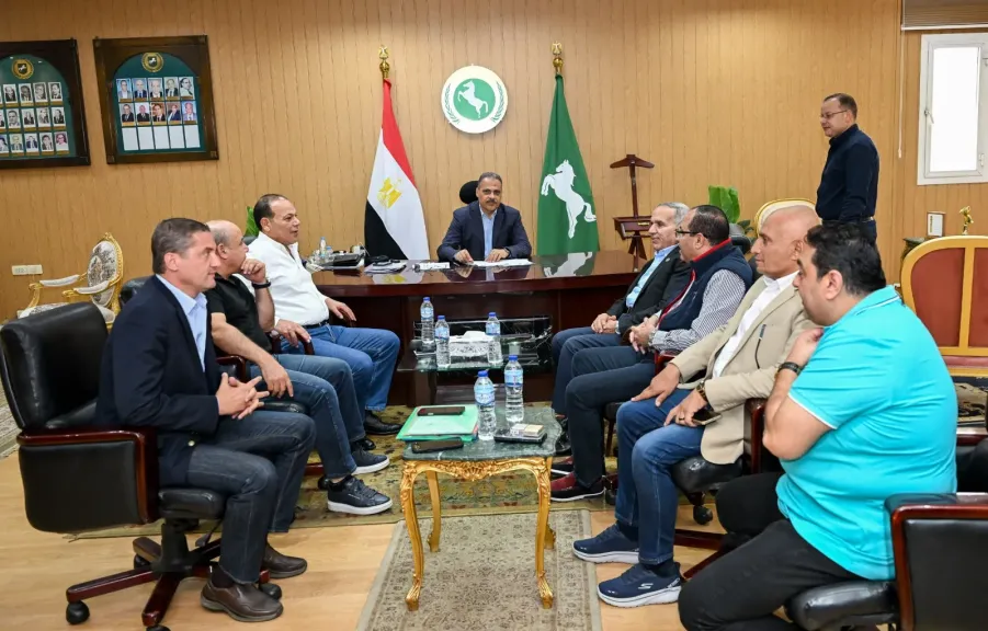 محافظ الشرقية يلتقي عددٍ من نواب البرلمان لحل مشاكل دوائرهم