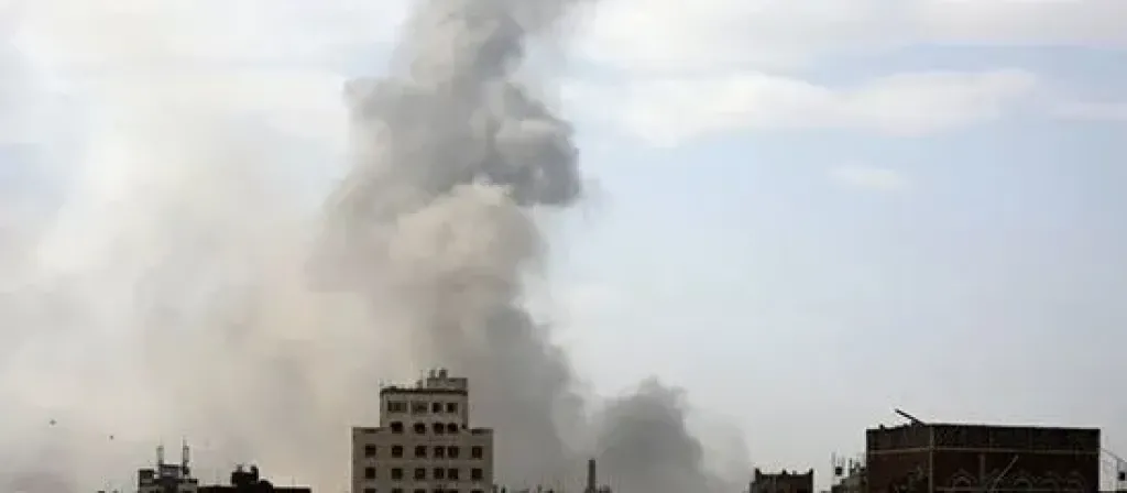 الحوثيون يستهدفون المجمع الرئاسى بقصر معاشيق فى عدن بصواريخ باليستية