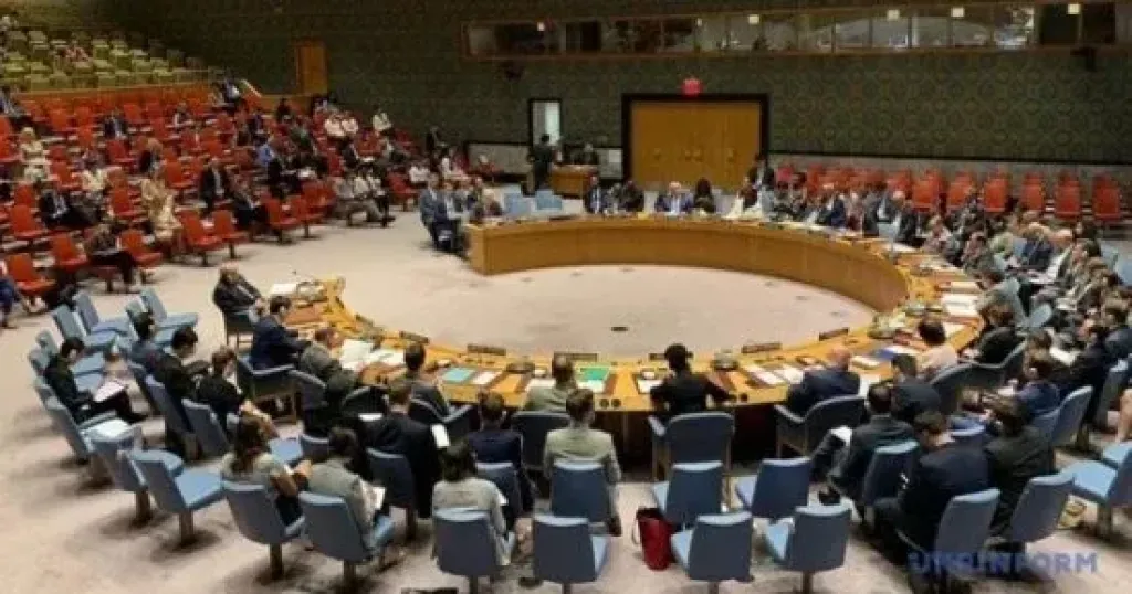مجلس الأمن: على جميع الدول الأعضاء الالتزام بحظر توريد الأسلحة إلى اليمن