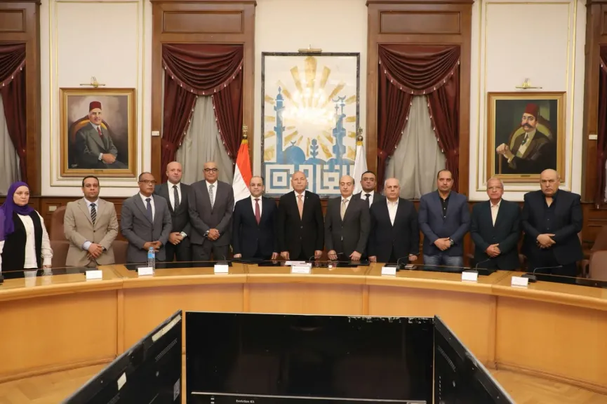 محافظ القاهرة يوقع بروتوكول تقنين أراضى عزبة خير الله واسطبل عنتر