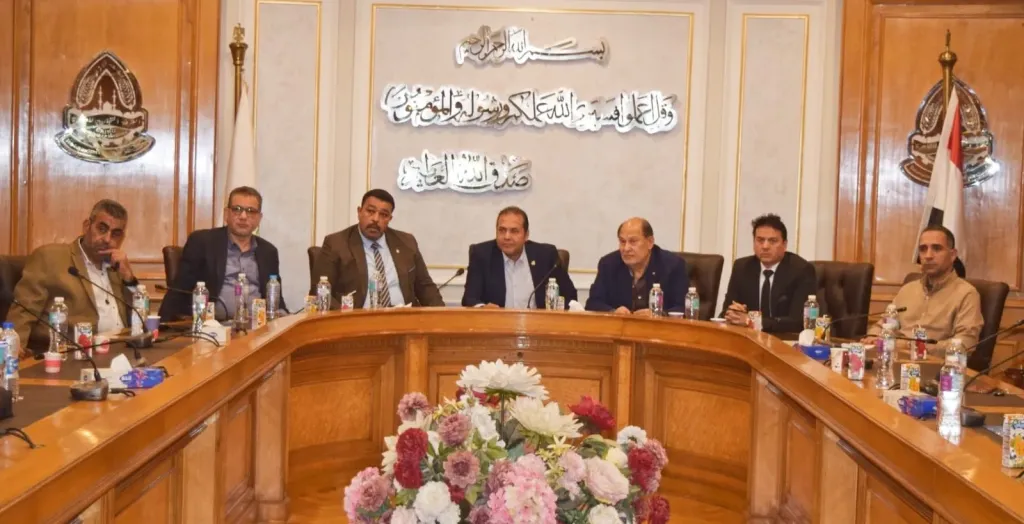 غرفة القاهرة تجتمع بمراكز تقديم الخدمات الحكومية لبحث خطة التطوير والتنمية دعما للإقتصاد القومي