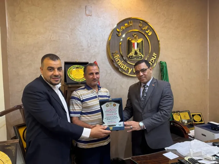 مديرية العمل بالدقهلية تكرم مدير التنظيم والإدارة وعددا من العاملين المتميزين