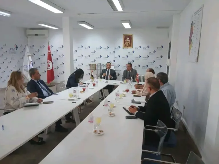 سفير مصر بتونس يبحث مع مدير الوكالة الوطنية للتشغيل والعمل المستقل سبل تعزيز التعاون في مجال التشغيل بالخارج