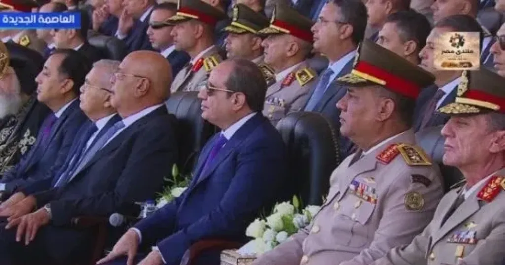 الرئيس السيسى يشاهد عروضا مميزة للصاعقة خلال حفل تخرج الأكاديمية العسكرية