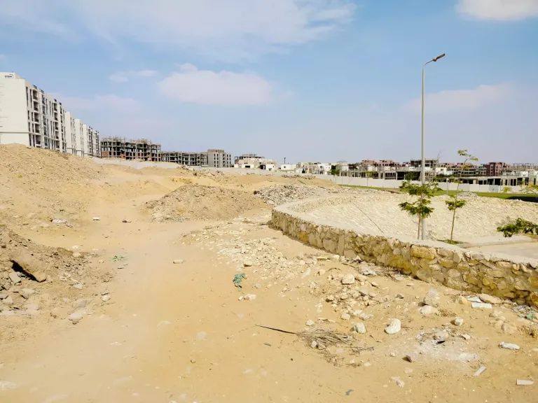 سكان 390 فدان بحدائق أكتوبر يستغيثون: تعابين وعقارب ومخلفات بناء ومخاوف من انتشار المخدرات.. وأين الخدمات؟