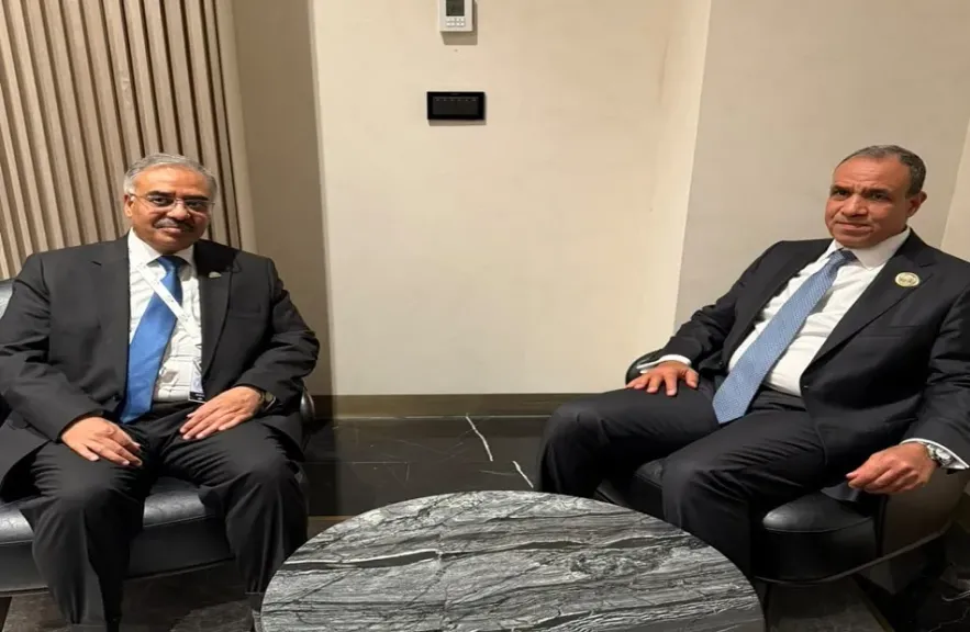 وزير الخارجية يلتقي السكرتير العام لمنظمة الدول الثماني النامية للتعاون الاقتصادي