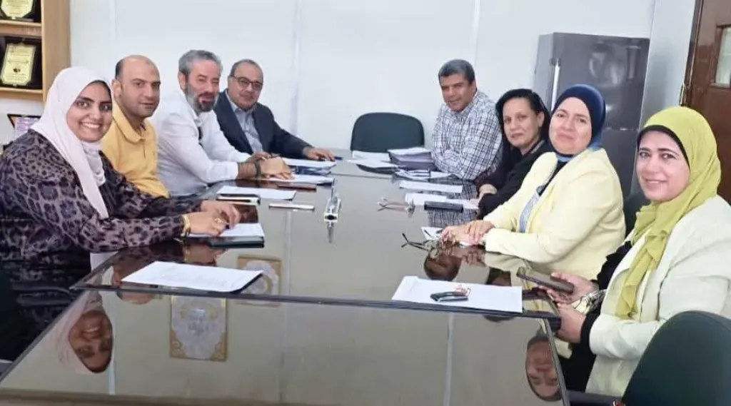لجنة حقوق وواجبات الأطباء المقيمين بكلية الطب جامعة أسيوط تناقش آليات دعم الأطباء