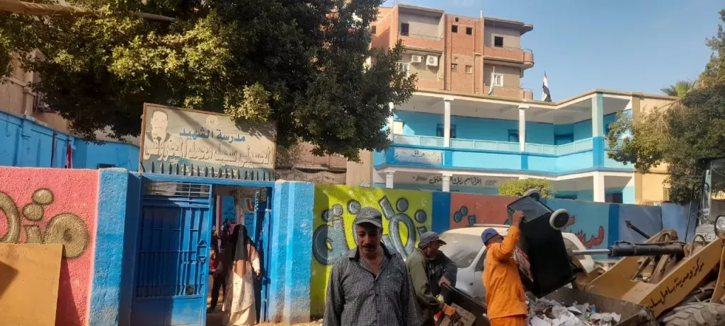 محافظ أسيوط: رفع 100 طن مخلفات وإزالة 10 مطبات بطريق جزر العونة والمطمر بساحل سليم