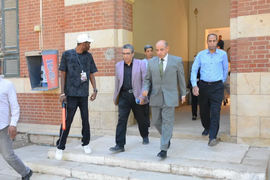 كلية الآداب بجامعة أسيوط تنفذ تجربة إخلاء عمليًا لتعزيز الاستعداد للطوارئ