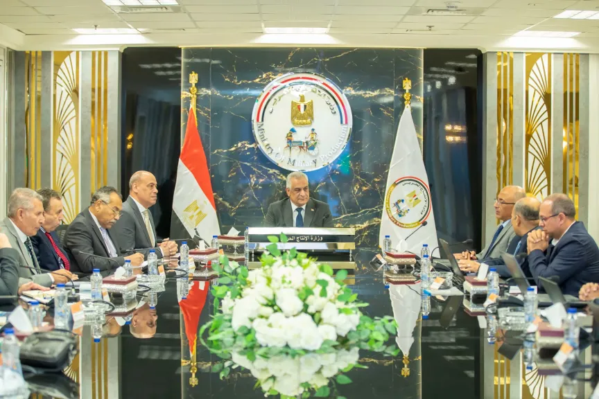 وزير الإنتاج الحربي يتابع الموقف التنفيذي لمشروعات ”حياة كريمة”.. ويوجّه بالعمل على سرعة الانتهاء منها وفقًا لأعلى المعايير