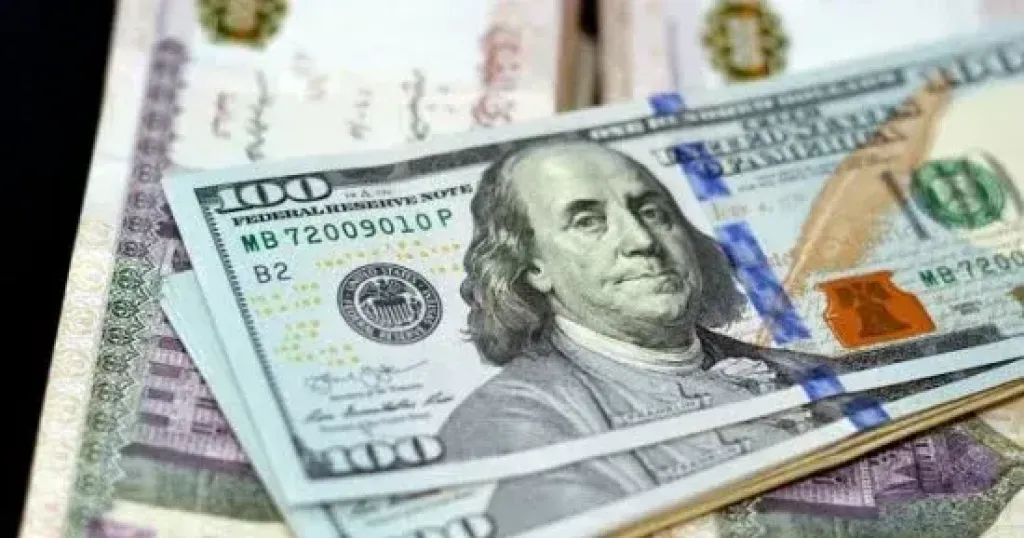موجة صعود ترفع أسعار الدولار أمام الجنيه قبل لحظات من بدء تداولات الثلاثاء