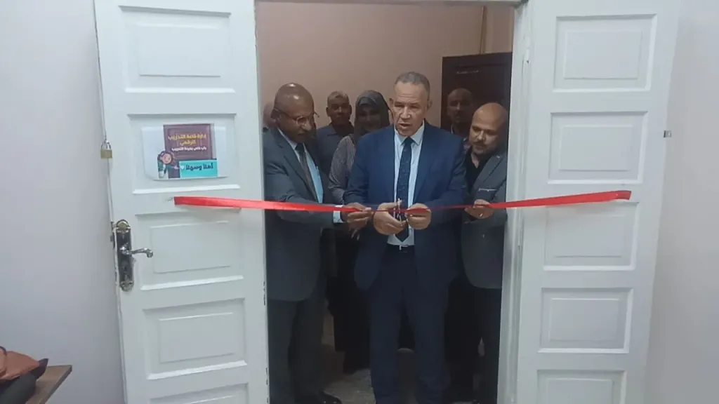 وزارة التعليم بأسيوط يفتتح قاعة التدريب الرقمى ويشهد انطلاق البرنامج التدريبى فى الذكاء الاصطناعى