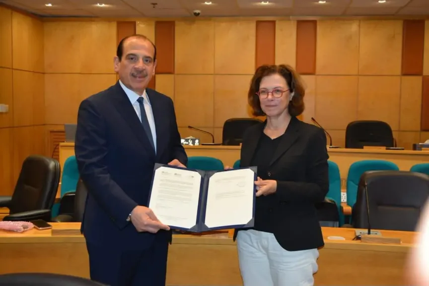«الصحة» تتسلم شهادة اعتماد البرنامج المصري للتدريب الميداني للوبائيات