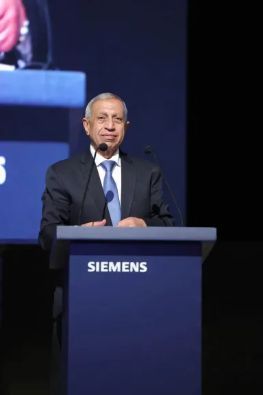 رئيس الأكاديمية العربية يشارك في فعاليات الملتقى الطلابي «سيمنز توك» (Siemens Talk