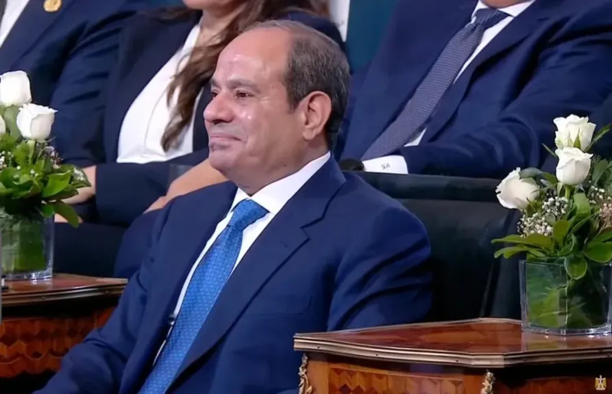 الرئيس السيسي يُشاهد فيلمًا عن «الشائعات وتأثيرها على الداخل المصري» وفقرة عن «منصة الشائعات»