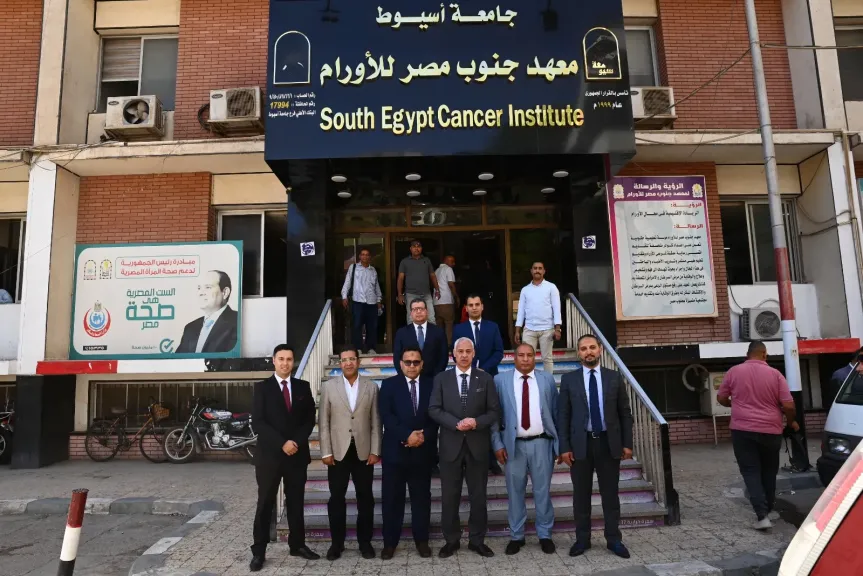 رئيس جامعة أسيوط يشهد حفل تكريم الدكتور محمد أبوالمجد عميد معهد جنوب مصر للأورام