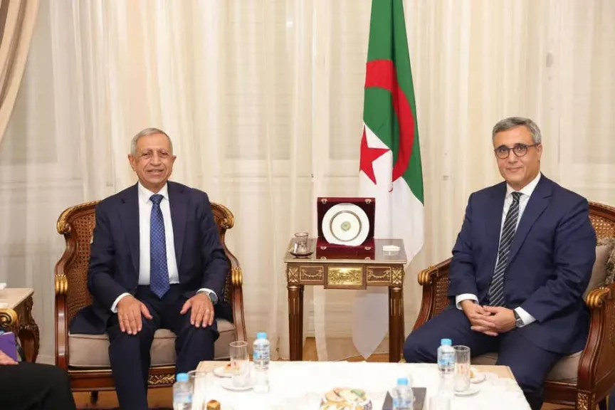رئيس الأكاديمية العربية يزور سفير الجزائر بالقاهرة ويهنئه بذكرى ثورة التحرير