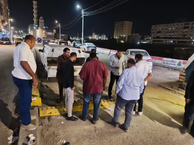 محافظ أسيوط: تركيب مطب شوكي نظامي بشارع بورسعيد في ديروط لتعزيز الانضباط المروري
