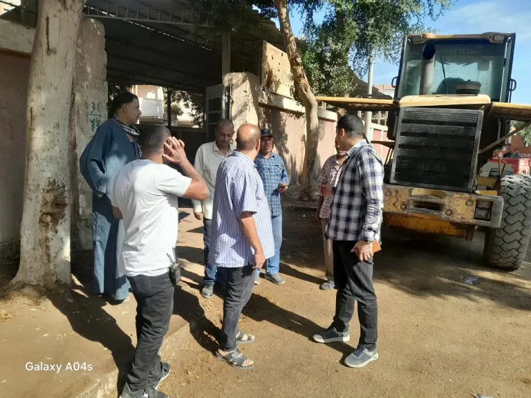 محافظ أسيوط: جولات ميدانية لمتابعة كفاءة وجاهزية معدات الحملات الميكانيكية بديروط