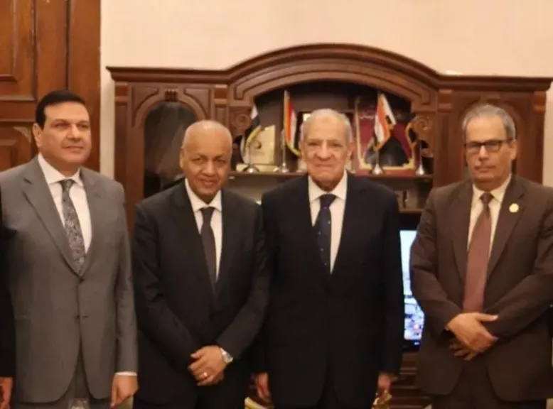 رئيس محكمة استئناف القاهرة يستقبل إبراهيم محلب ومصطفى بكري للتهنئة بتوليه رئاسة المحكمة