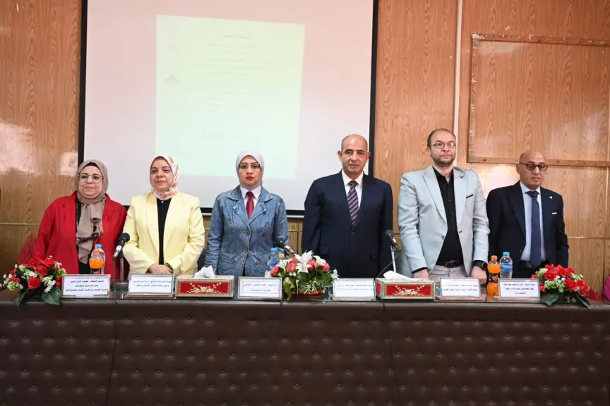 رئيس جامعة أسيوط يشهد ورشة عمل «الأجندة السكانية لمحافظة أسيوط 2026–2030