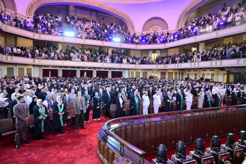 كلية التمريض بجامعة القاهرة تحتفل بتخريج الدفعة 58 في أجواء من البهجة والفخر بقاعة الاحتفالات الكبرى