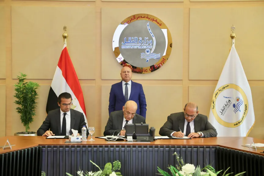 وزير النقل يشهد توقيع مذكرة لإنشاء مركز لوجستي عالمي بميناء الدخيلة