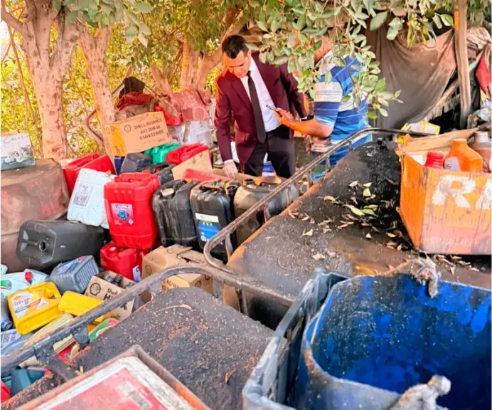حماية المستهلك بالدقهلية  يضبط مخزنًا لتجميع وتعبئة  زيوت  سيارات مجهولة المصدر و آخر غير مرخص  فى  تصنيع الميلامين  من مادة محظورة