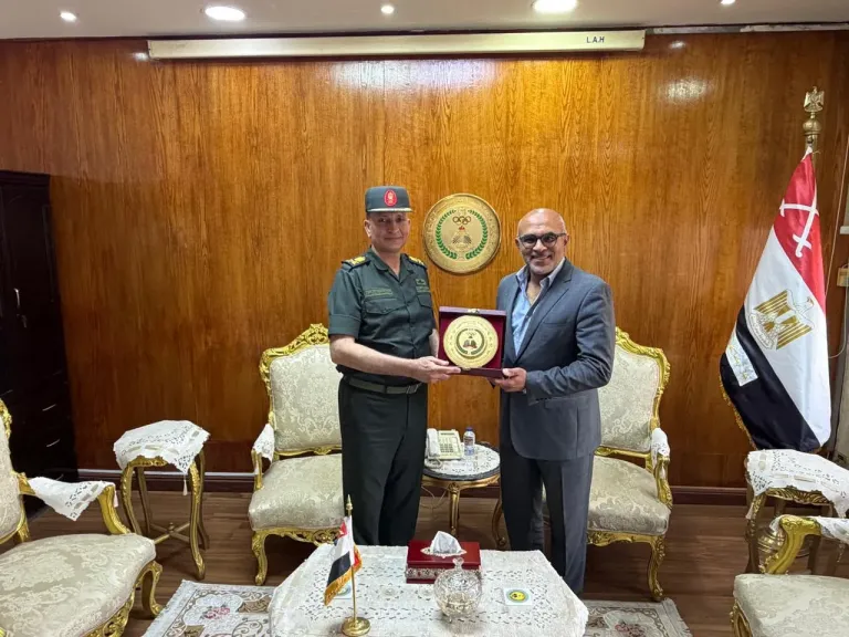 تكريم خاص للمستشار الدكتور محمد الدمرداش من اللواء أ.ح/ محمد عزازي العسال رئيس جهاز الرياضة للقوات المسلحة