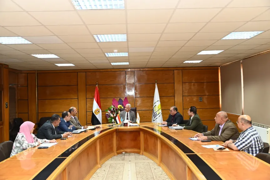جامعة أسيوط يترأس اجتماع مجلس إدارة صندوق المدن الجامعية لمتابعة احتياجات الطلاب