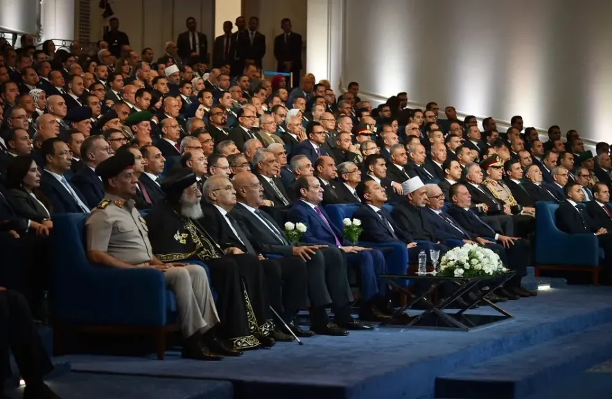 الرئيس السيسي يشاهد عرضا بعنوان «الرحلة» عن مسيرة بناء الدولة وما تحقق من مشروعات تنموية في مختلف القطاعات