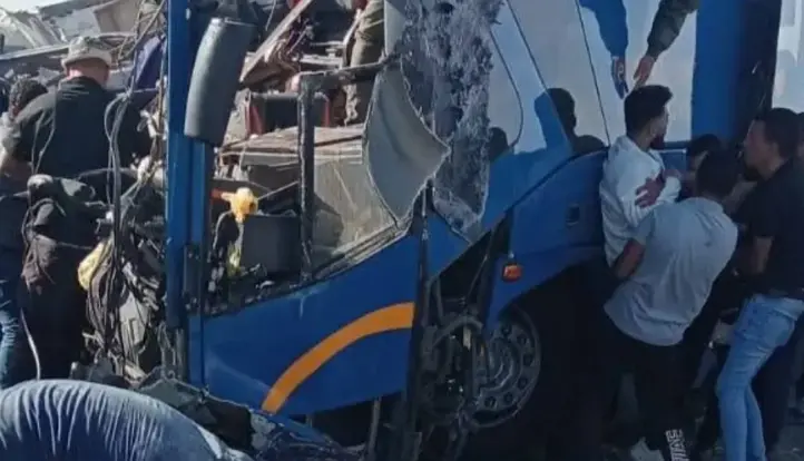 إصابة شخصين في انقلاب سيارة ربع نقل بطريق رأس غارب – الزعفرانة بالبحر الأحمر