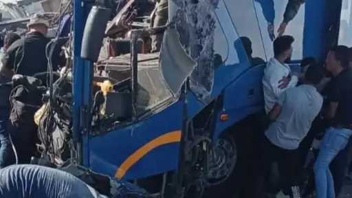 إصابة شخصين في انقلاب سيارة ربع نقل بطريق رأس غارب – الزعفرانة بالبحر الأحمر