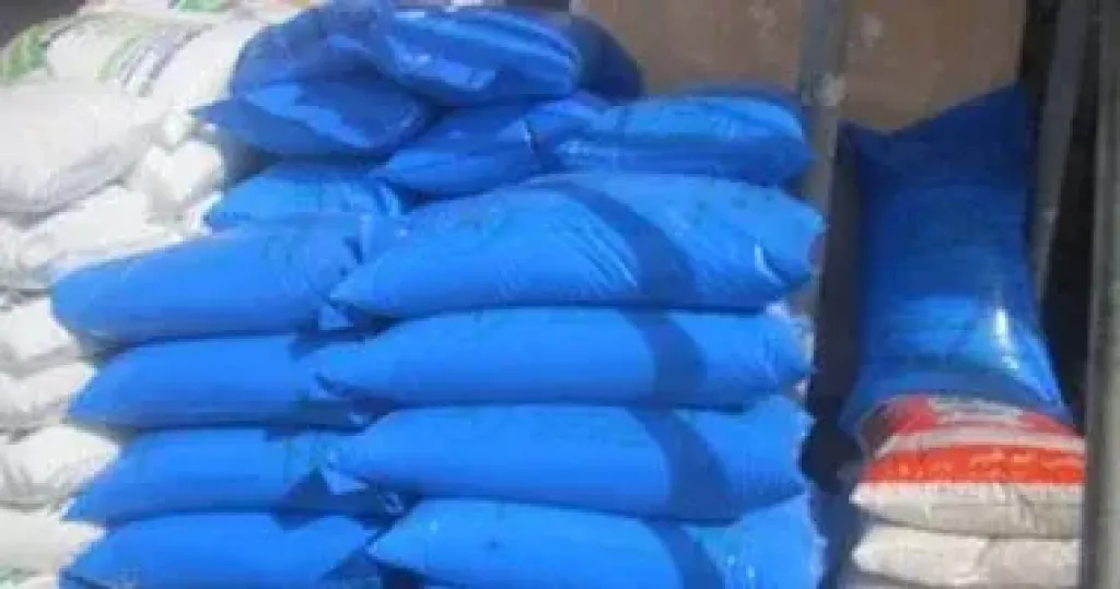 طبط 2 أسمدة زراعية مجهولة المصدر وطن علف و350 بطاقة تموينية داخل مخبز بالبحيرة