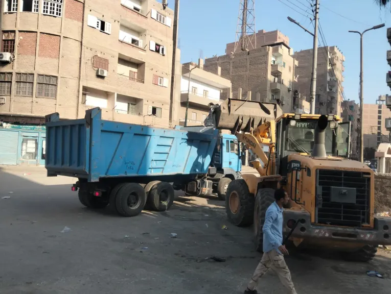 أسيوط: تكثيف حملات النظافة بمنفلوط ورفع المخلفات من الشوارع ومحيط المدارس ومتابعة شكاوى